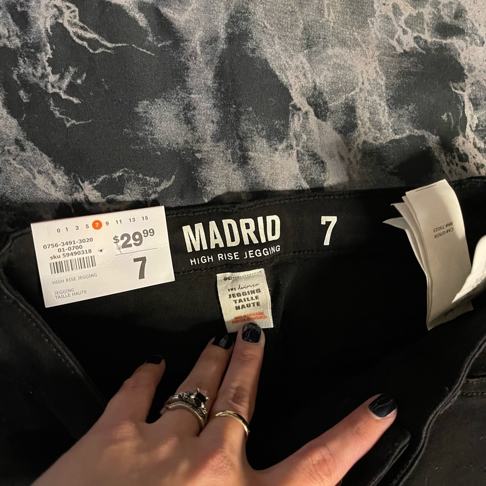 Juniors size 7 black high rise  skinny jeggings